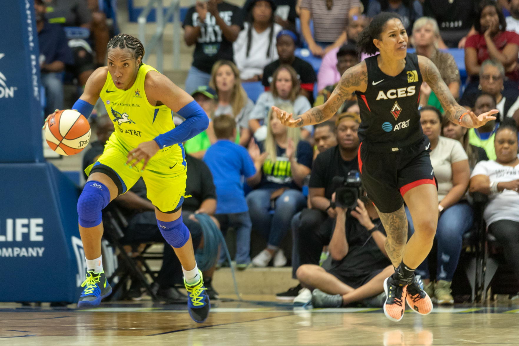 Photos: The Wings lose to the Aces as Liz Cambage misses return